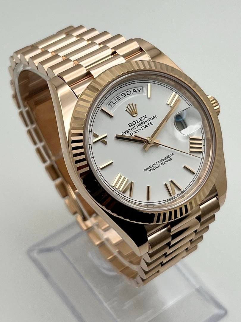 R01ex Day-Date 40 228235 Rose Gold White Roman Dial