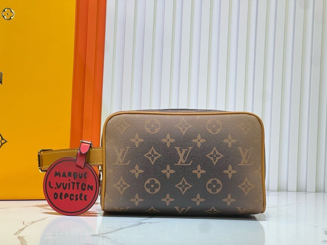 L0vis Vvtt0n M11765 Locker Dopp Kit