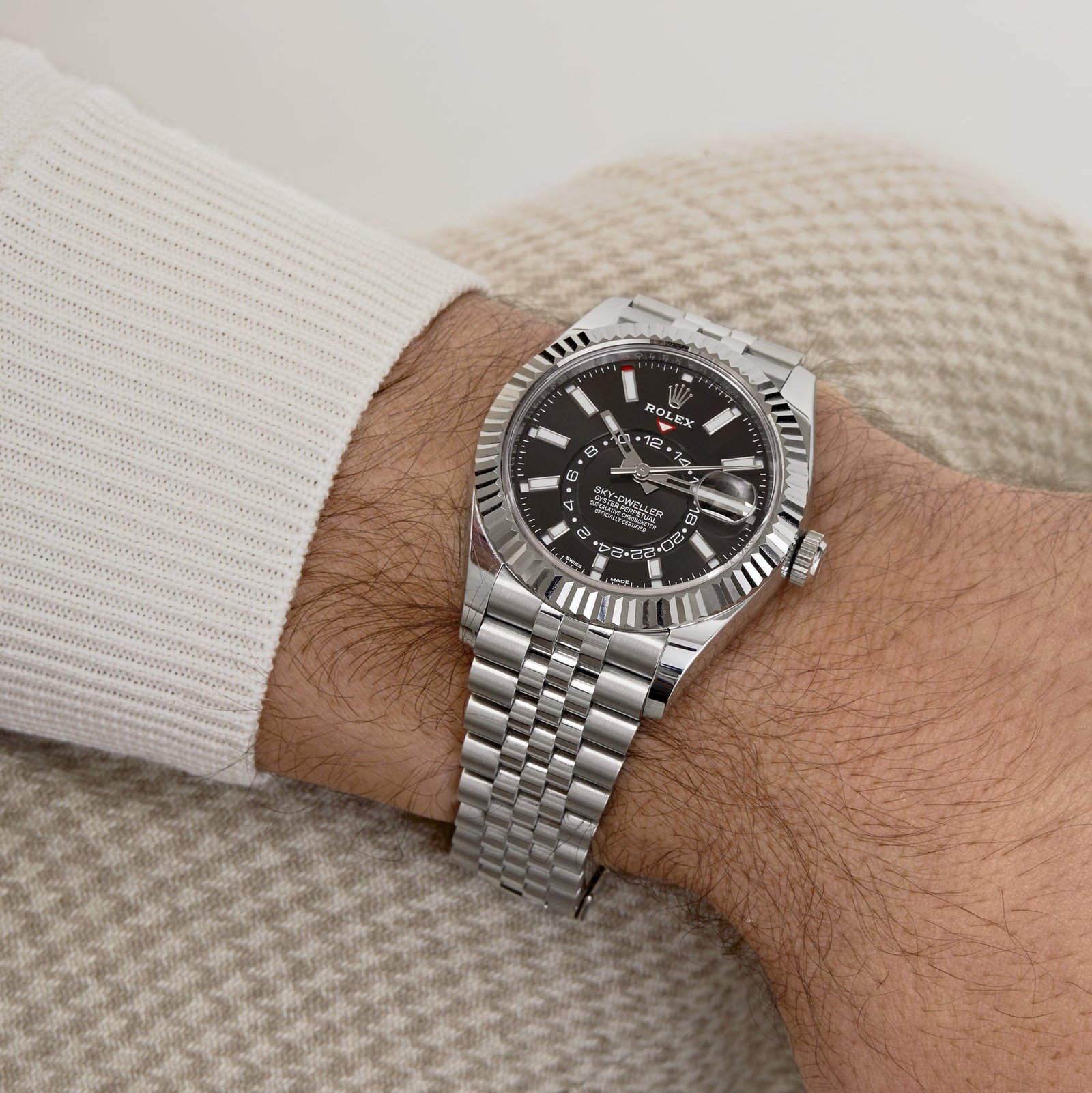 R01ex Sky-Dweller 326934 Stainless Steel Black Dial Jubilee