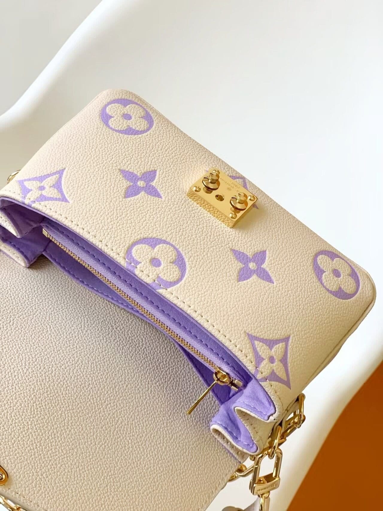 L0vis Vvtt0n M23940 Pochette Métis East West