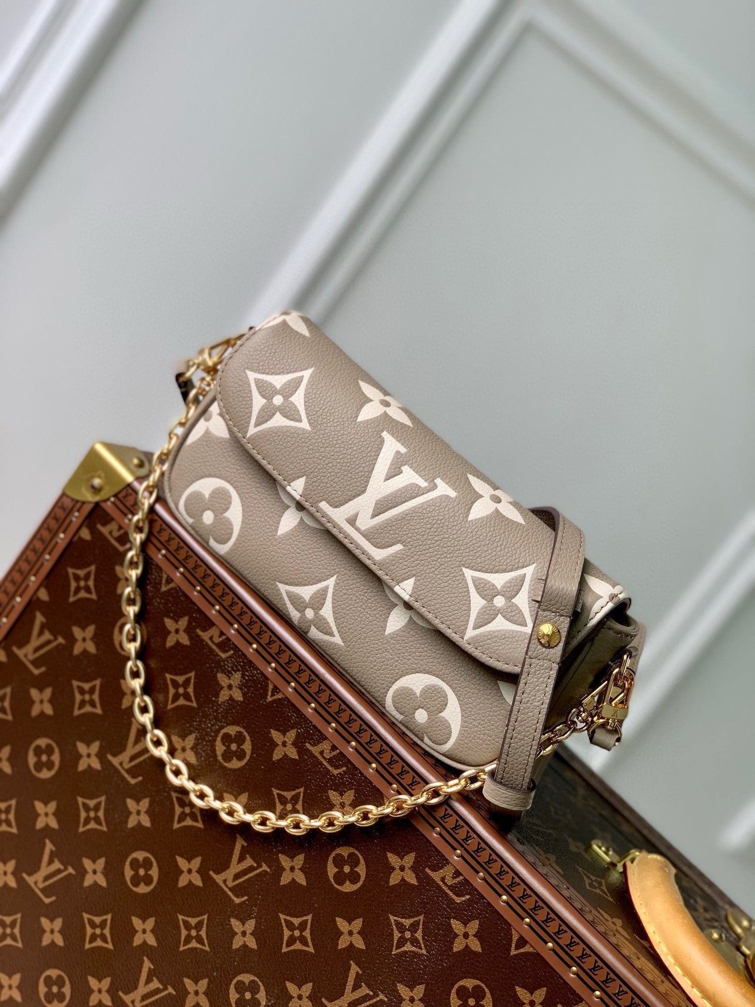 L0vis Vvtt0n M82211 Wallet On Chain Ivy